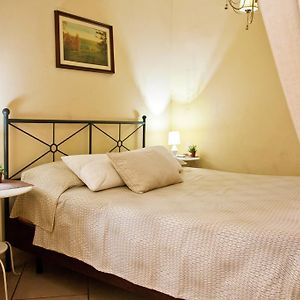 Camera con letto king size